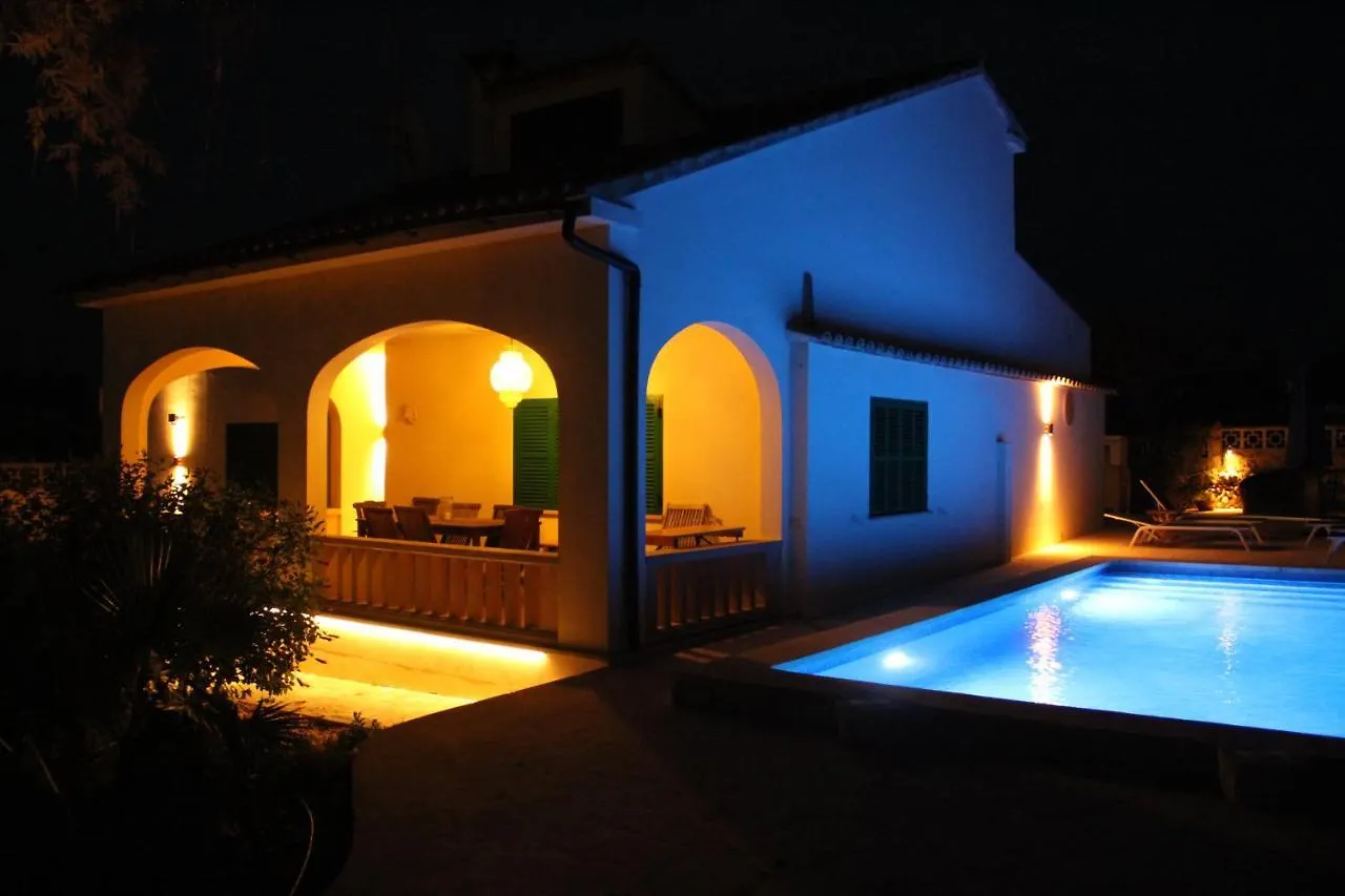Casa Amigos Mallorca Cala Llombards İspanya